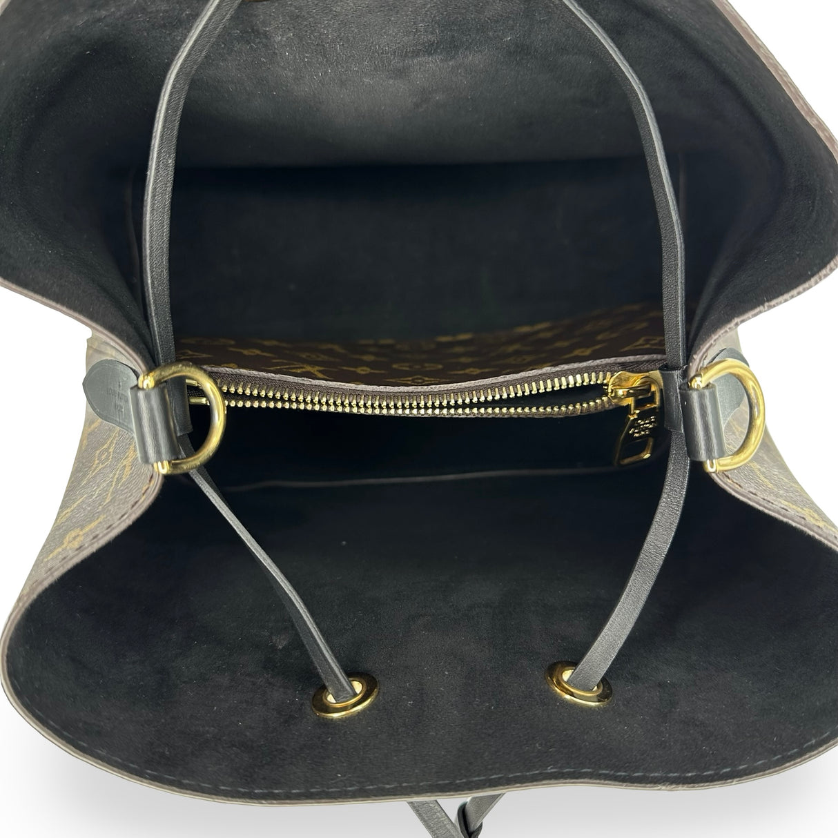 LOUIS VUITTON: Monogram NeoNoe MM