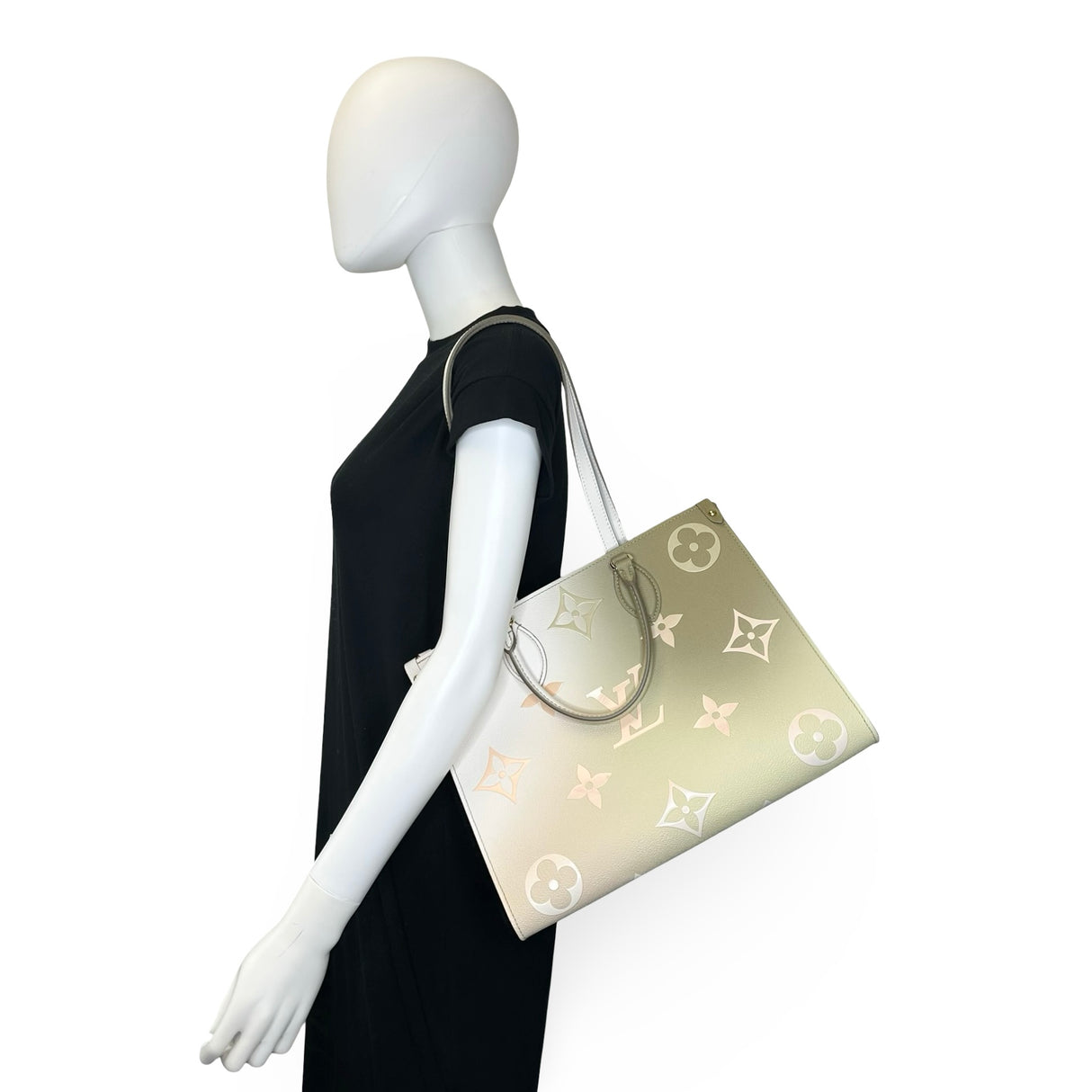 LOUIS VUITTON: Monogram Giant Spring in the City OntheGo MM