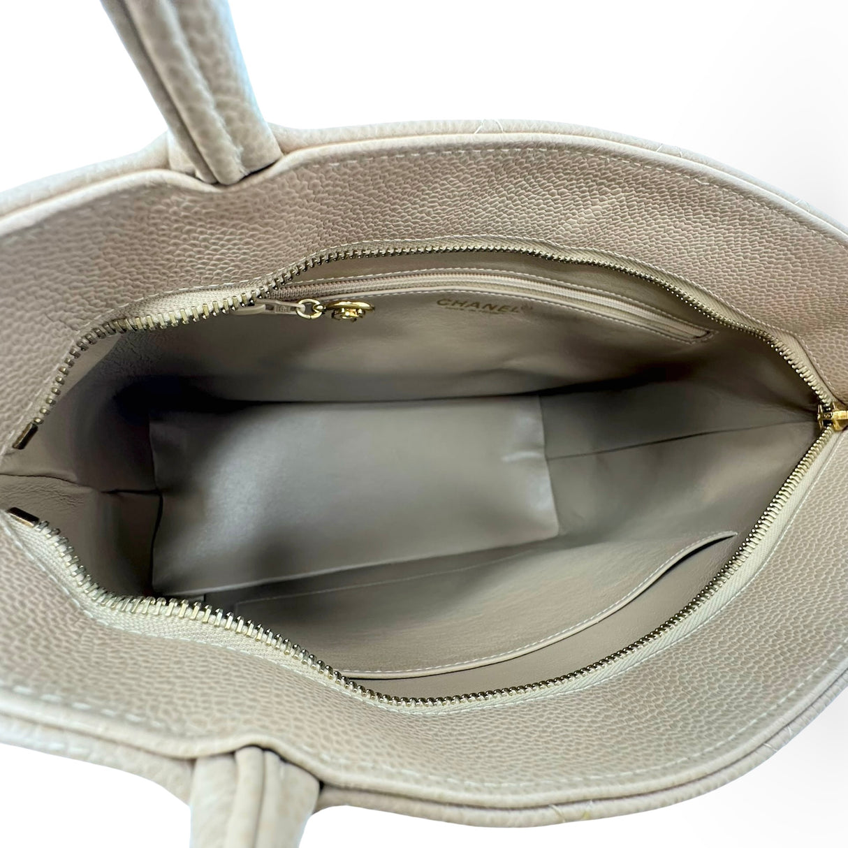 CHANEL: Quilted Caviar CC Medallion Tote