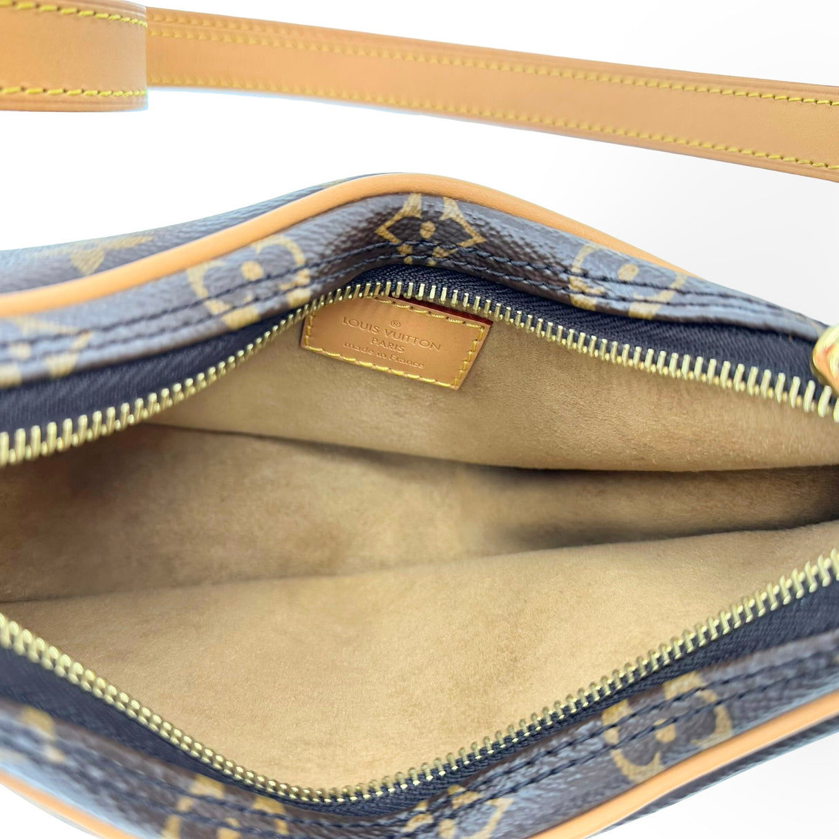 LOUIS VUITTON: Monogram Loop